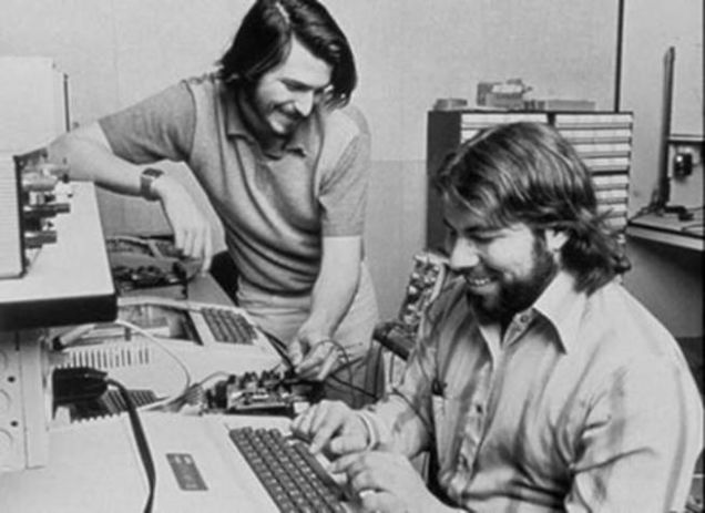 Wozniak and Jobs with an apple II